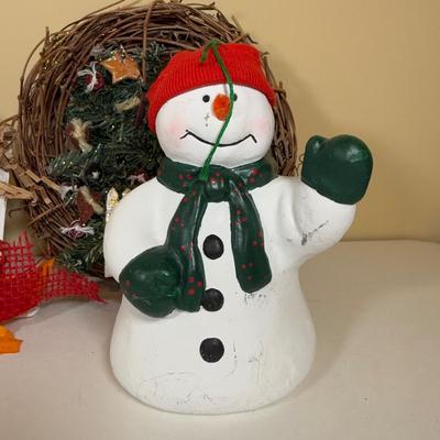 LOT 166B: Snowman Holiday Home Decor Collection