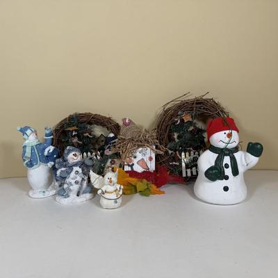 LOT 166B: Snowman Holiday Home Decor Collection