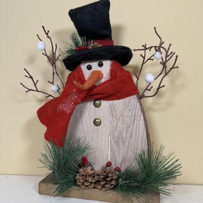 LOT 166B: Snowman Holiday Home Decor Collection