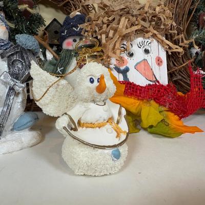 LOT 166B: Snowman Holiday Home Decor Collection