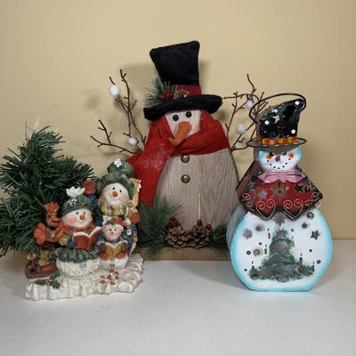 LOT 166B: Snowman Holiday Home Decor Collection