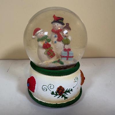 LOT 166B: Snowman Holiday Home Decor Collection