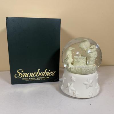 LOT 166B: Snowman Holiday Home Decor Collection