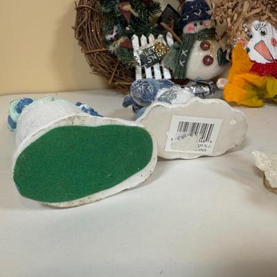 LOT 166B: Snowman Holiday Home Decor Collection