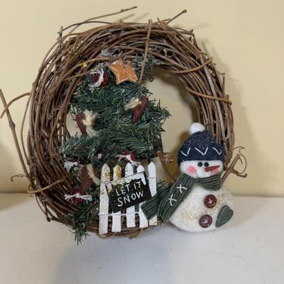 LOT 166B: Snowman Holiday Home Decor Collection