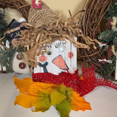 LOT 166B: Snowman Holiday Home Decor Collection