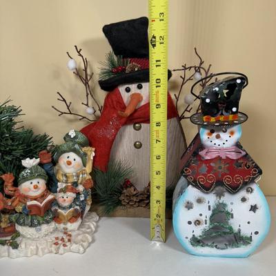 LOT 166B: Snowman Holiday Home Decor Collection