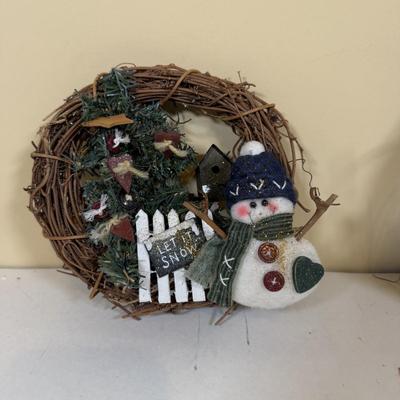 LOT 166B: Snowman Holiday Home Decor Collection