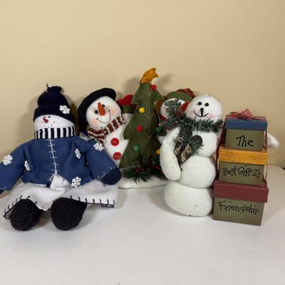 LOT 166B: Snowman Holiday Home Decor Collection