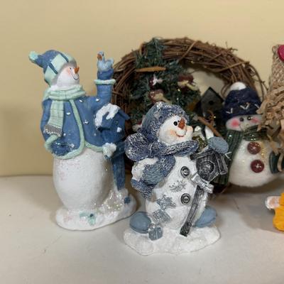LOT 166B: Snowman Holiday Home Decor Collection