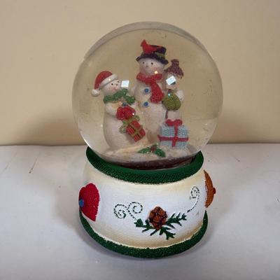 LOT 166B: Snowman Holiday Home Decor Collection