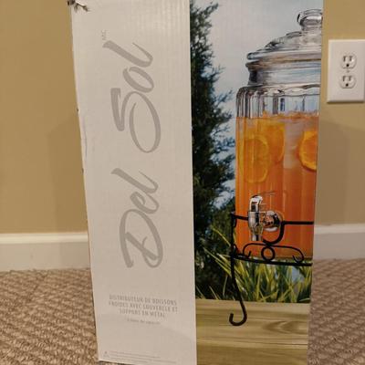 LOT 172B: Pyrex & Rival Insulated Bags, Serving Basket, Glass Tea Dispenser & More