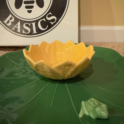 LOT 172B: Pyrex & Rival Insulated Bags, Serving Basket, Glass Tea Dispenser & More