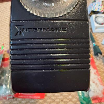 LOT 173B: Holiday Lights, Decor & Accessories