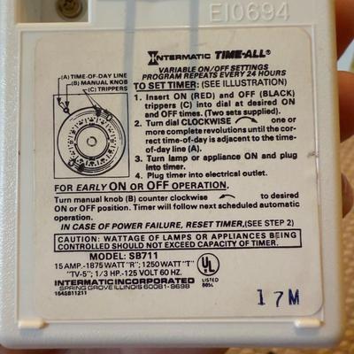 LOT 173B: Holiday Lights, Decor & Accessories