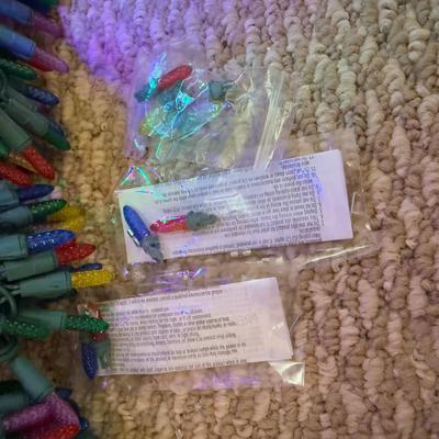 LOT 173B: Holiday Lights, Decor & Accessories