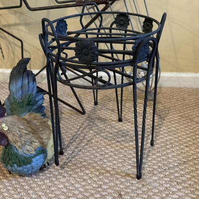LOT 176B: Metal Plant Stands, Plastic Pots & Garden Decor