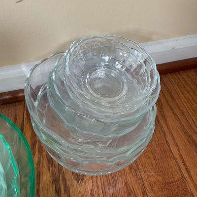 LOT 180N: Collection of Glass Bowls & Shaped Dishes - Apple Set, Arc Set & Tinted Bowls