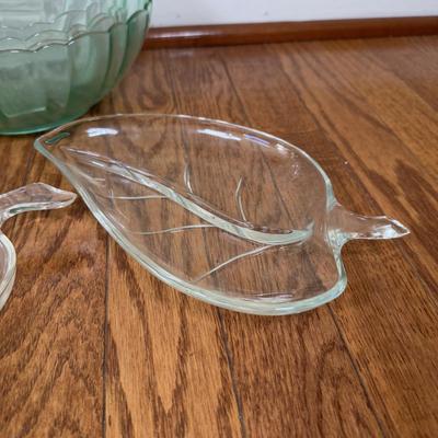 LOT 180N: Collection of Glass Bowls & Shaped Dishes - Apple Set, Arc Set & Tinted Bowls