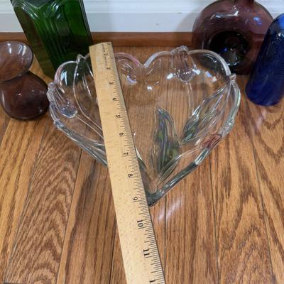 LOT 183N: Beautiful Tinted Glass Tulip Heart Shaped Bowl w/ Collection of Color Glass Pieces