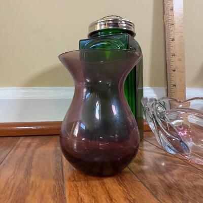 LOT 183N: Beautiful Tinted Glass Tulip Heart Shaped Bowl w/ Collection of Color Glass Pieces