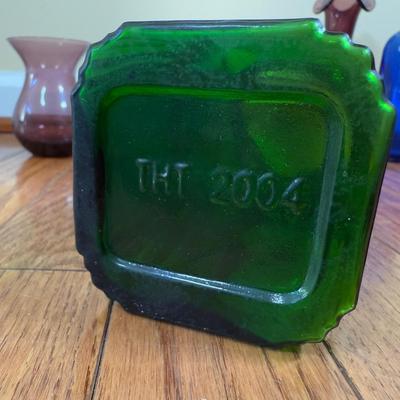 LOT 183N: Beautiful Tinted Glass Tulip Heart Shaped Bowl w/ Collection of Color Glass Pieces