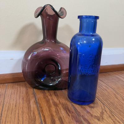 LOT 183N: Beautiful Tinted Glass Tulip Heart Shaped Bowl w/ Collection of Color Glass Pieces