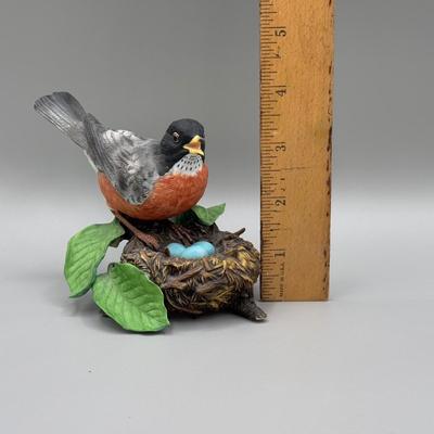 LOT 189N: Lenox Porcelain Birds - American Robin, 2001 Christmas Nuthatch, Bluebird & American Goldfinch