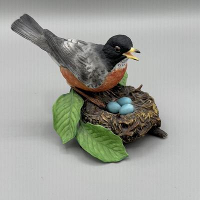 LOT 189N: Lenox Porcelain Birds - American Robin, 2001 Christmas Nuthatch, Bluebird & American Goldfinch