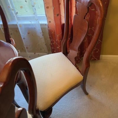 LOT 194D: Dining Table w/ Leaf & 8 Chairs