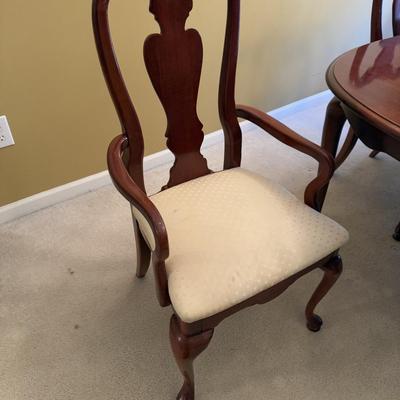 LOT 194D: Dining Table w/ Leaf & 8 Chairs