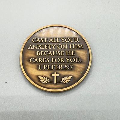 LOT 197J: Pins, Tie Tacks & Large Coins