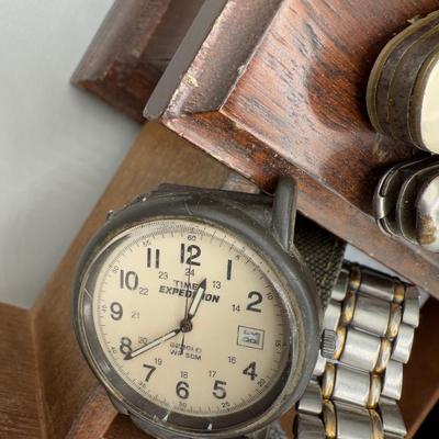 LOT 199J: Vintage Desktop Organizer, Avon Ship Mug, Phillies Belt Buckle, Pocket Knives & More