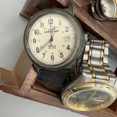 LOT 199J: Vintage Desktop Organizer, Avon Ship Mug, Phillies Belt Buckle, Pocket Knives & More