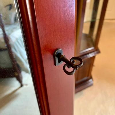 LOT 202 M: Standing Mirror / Jewlery Cabinet