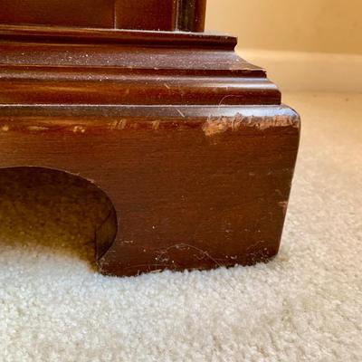 LOT 205 M: American Drew 6 Drawer Chest of Drawers & 9 Drawer Dresser w/ Mirror