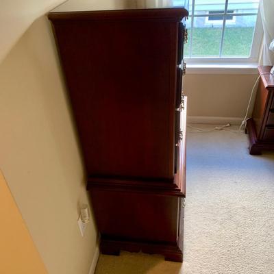 LOT 205 M: American Drew 6 Drawer Chest of Drawers & 9 Drawer Dresser w/ Mirror