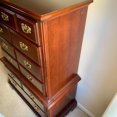 LOT 205 M: American Drew 6 Drawer Chest of Drawers & 9 Drawer Dresser w/ Mirror
