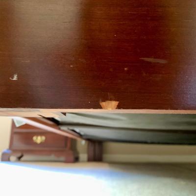 LOT 206 M: American Drew 3 Drawer Bedside Tables & Bedframe (Headboard & Footboard)