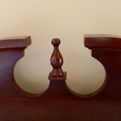 LOT 206 M: American Drew 3 Drawer Bedside Tables & Bedframe (Headboard & Footboard)