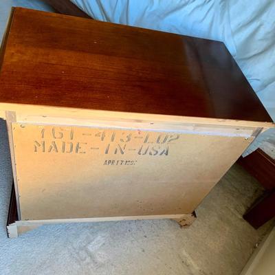 LOT 206 M: American Drew 3 Drawer Bedside Tables & Bedframe (Headboard & Footboard)