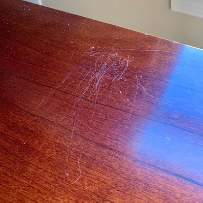 LOT 206 M: American Drew 3 Drawer Bedside Tables & Bedframe (Headboard & Footboard)