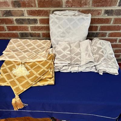 Lot of Lenox “Laurel Leaf” Fine Table Linens - Tablecloth, Napkins, Runners