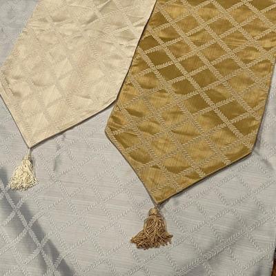 Lot of Lenox “Laurel Leaf” Fine Table Linens - Tablecloth, Napkins, Runners
