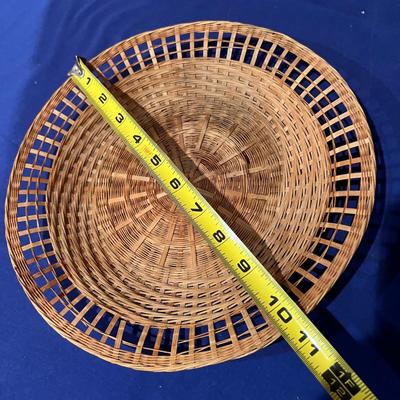 Mixed Decorative Lot - Wood, Ceramic, Brass