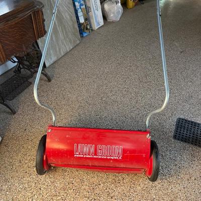 Lawn Groom