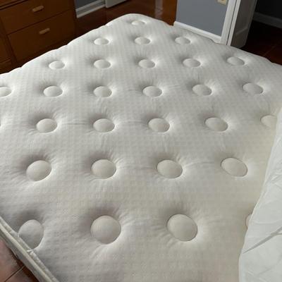 Clean Sealy Full Mattress - Tags Still Attached