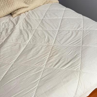 Clean "Serenity" King Spread w 2 Pillow Cases, 2 Queen "Martha Stuart" Pillows