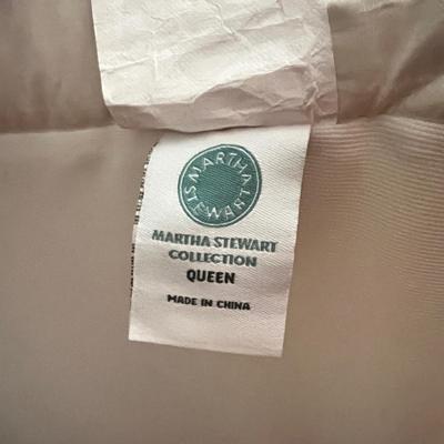 Clean "Serenity" King Spread w 2 Pillow Cases, 2 Queen "Martha Stuart" Pillows