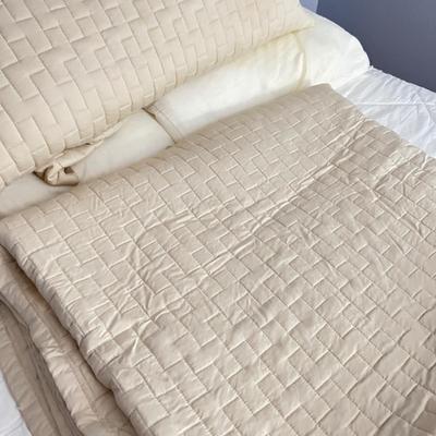 Clean "Serenity" King Spread w 2 Pillow Cases, 2 Queen "Martha Stuart" Pillows